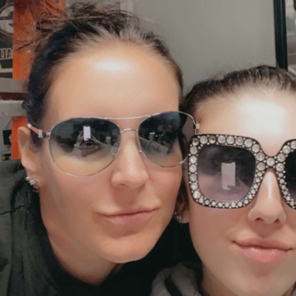 Meet your Posher, Lisa - Picture 1 of 1